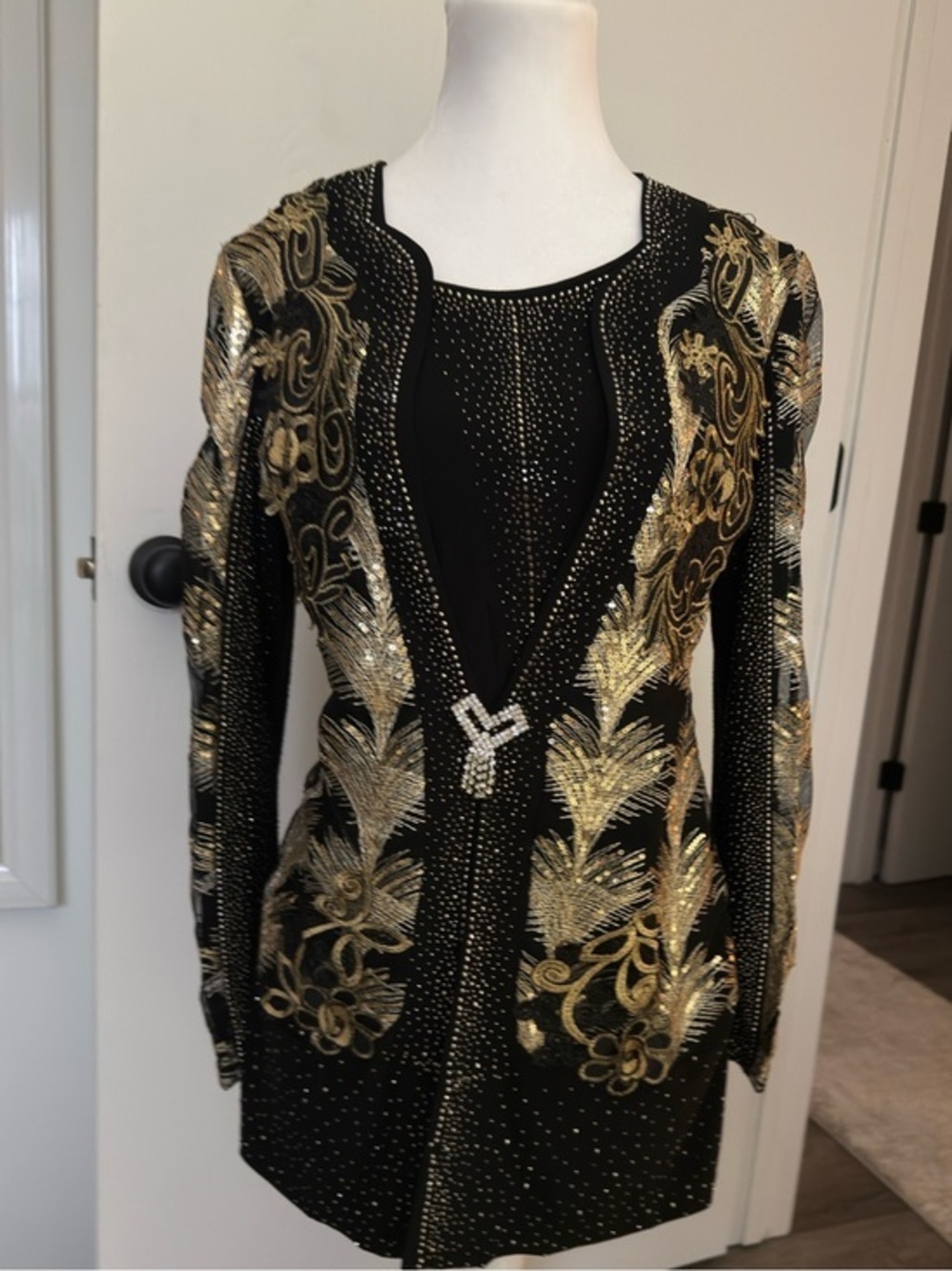 Kokomo Unlimited SZ M Black & Gold Embellished Jacket. Plain back.Beautiful
